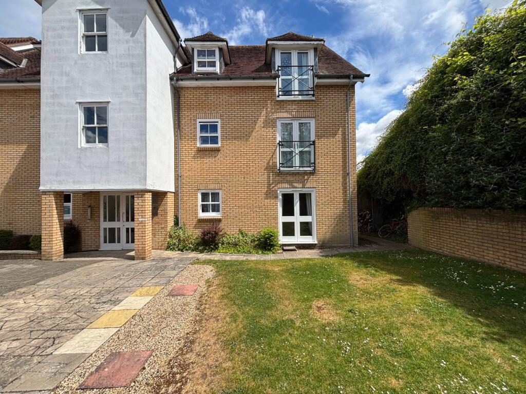 2 bed 1st Floor Flat for rent in Royston. From Country Properties - Royston