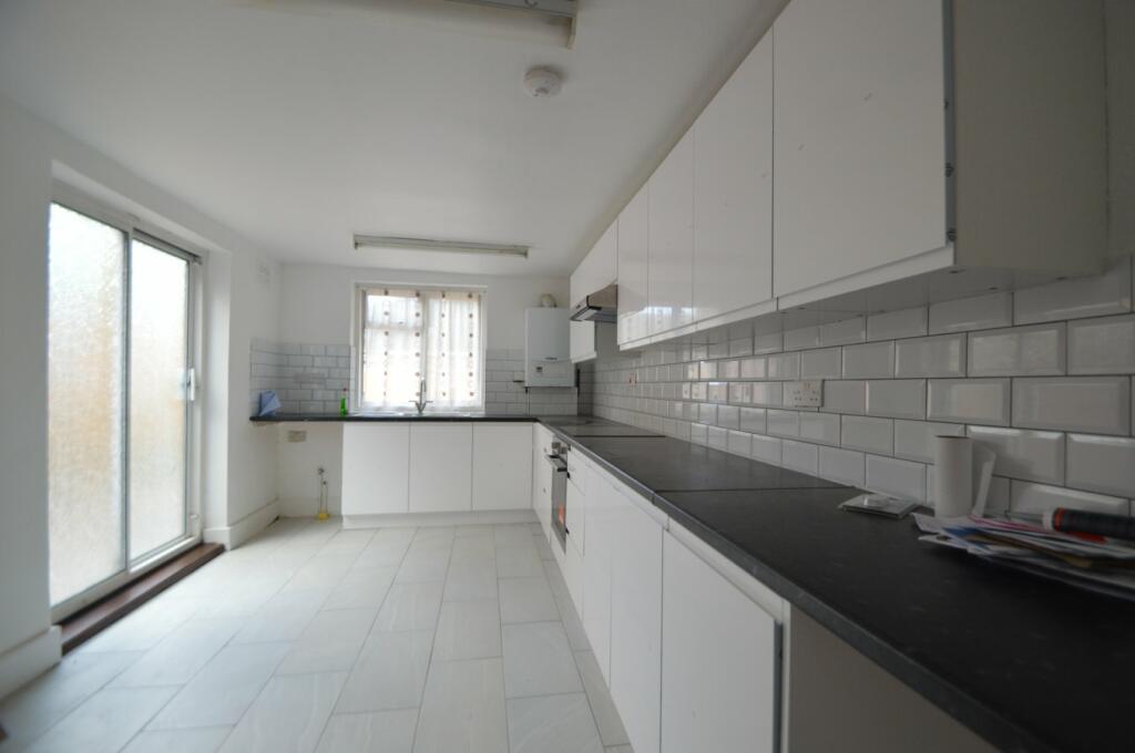 3 bed Detached House for rent in London. From Cousins Estate Agents - South Tottenham