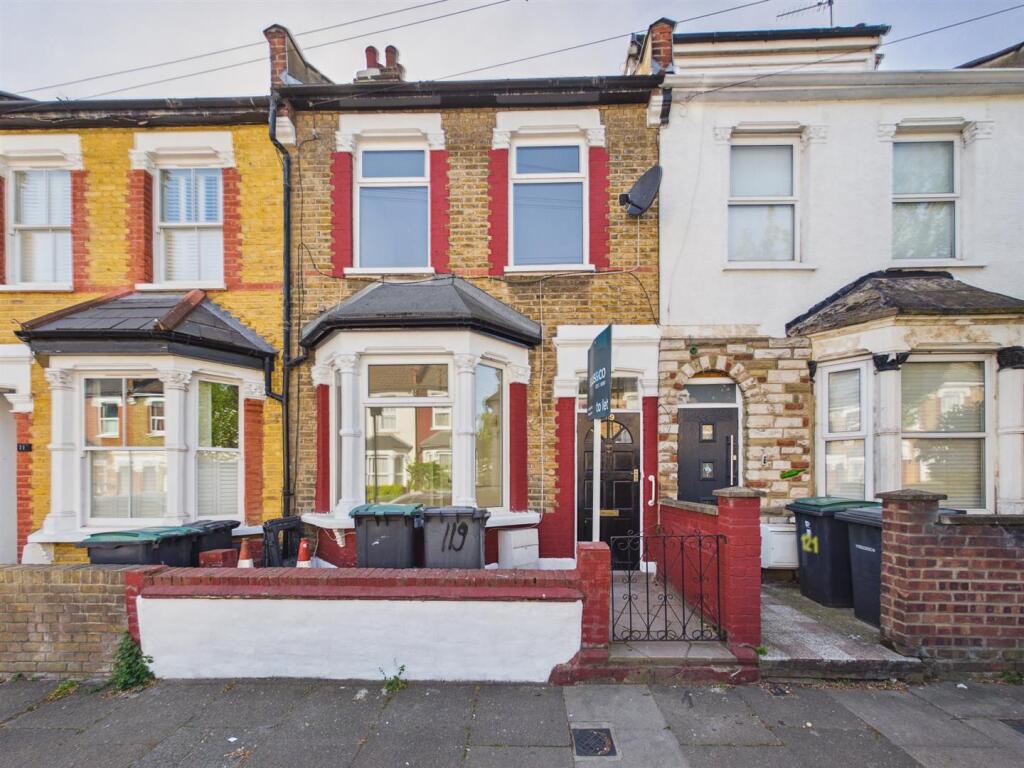 3 bed Detached for rent in London. From Cousins Estate Agents - South Tottenham