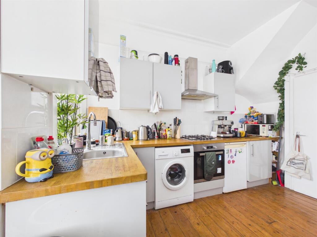 3 bed 1st Floor Flat for rent in Tottenham. From Cousins Estate Agents - South Tottenham