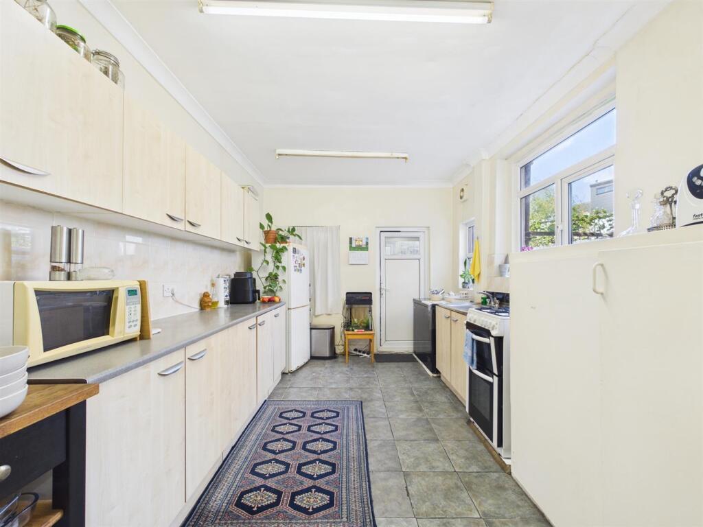 3 bed Mid Terraced House for rent in London. From Cousins Estate Agents - South Tottenham