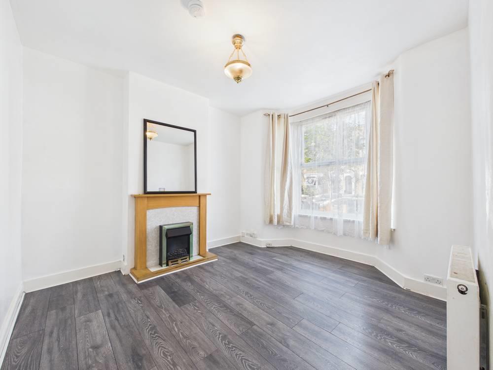 4 bed Mid Terraced House for rent in London. From Cousins Estate Agents - South Tottenham