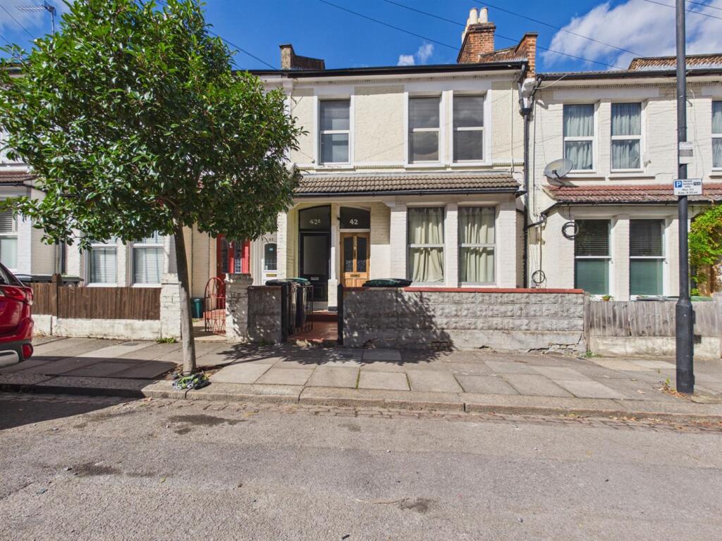 3 bed 1st Floor Flat for rent in Tottenham. From Cousins Estate Agents - South Tottenham 3 bed 1st Floor Flat for rent in Tottenham. From Cousins Estate Agents - South Tottenham