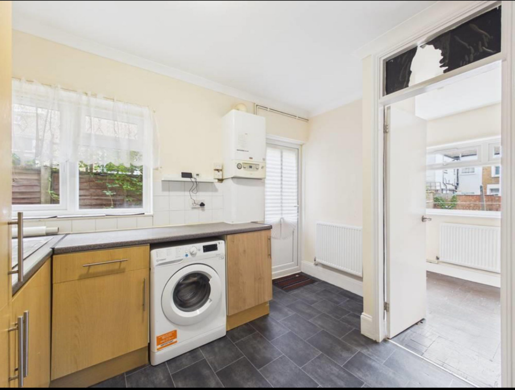 1 bed 1st Floor Flat for rent in London. From Cousins Estate Agents - South Tottenham