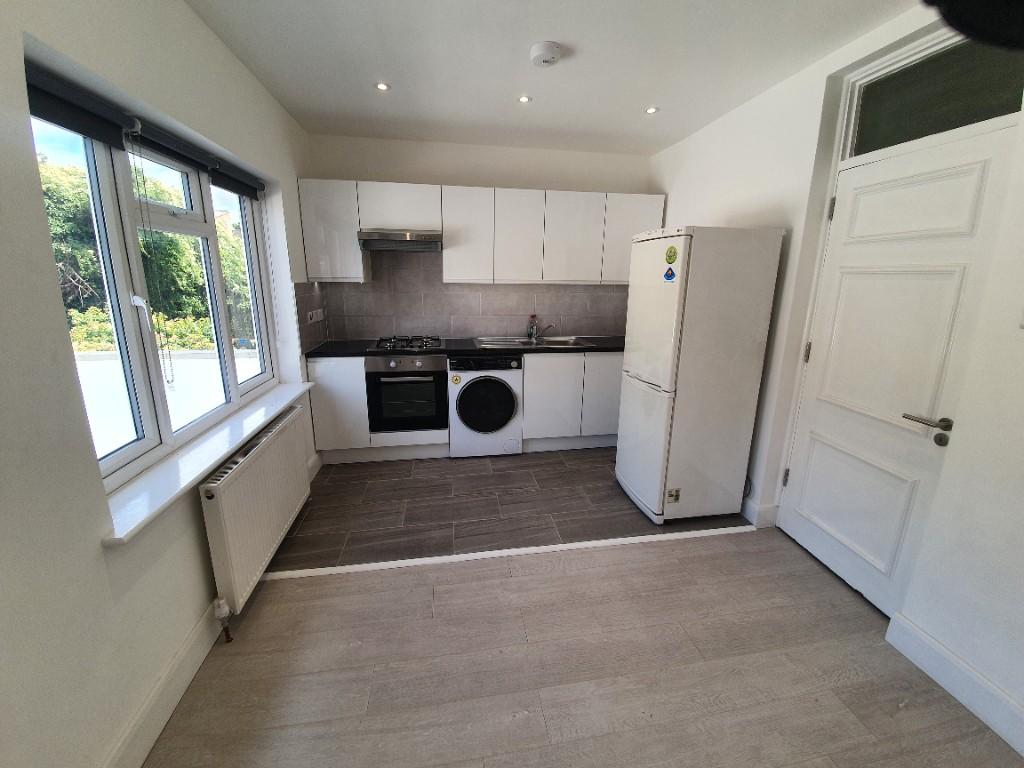 3 bed Maisonette for rent in Stoke Newington. From CP Papas Property Centre - London