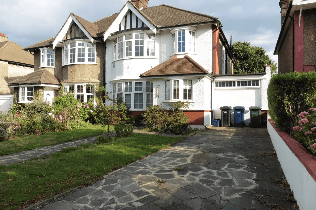 4 bed Semi Detached for rent in Friern Barnet. From CP Papas Property Centre - London 4 bed Semi Detached for rent in Friern Barnet. From CP Papas Property Centre - London