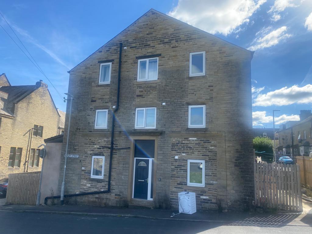 2 bed Apartment for rent in Halifax. From Crown Estate Agents - Pontefract