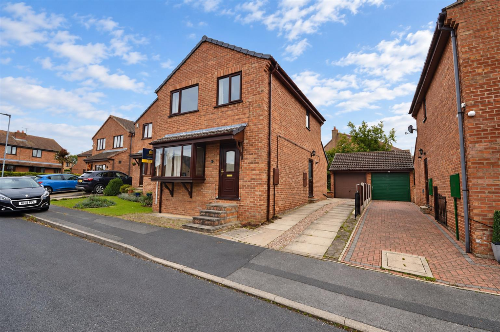 3 bed Detached for rent in Normanton. From Crown Estate Agents - Pontefract