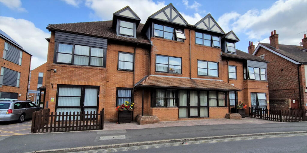 1 bed House (unspecified) for rent in Ringwood. From Crown House Lettings - Ringwood