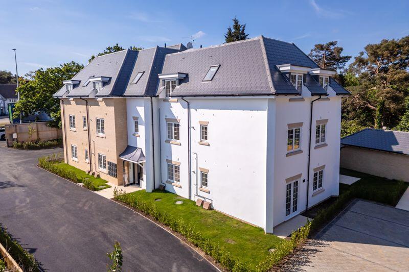 2 bed 1st Floor Flat for rent in Ashley Heath. From Crown House Lettings - Ringwood