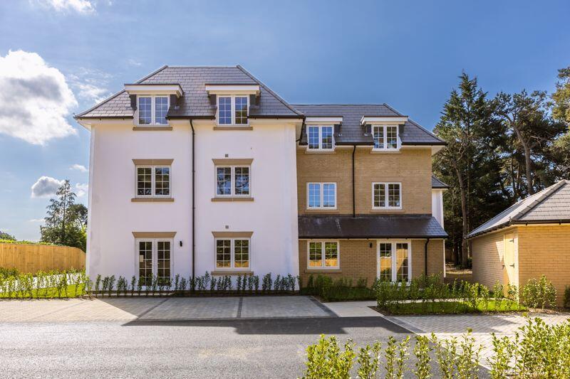 2 bed 1st Floor Flat for rent in Ashley Heath. From Crown House Lettings - Ringwood