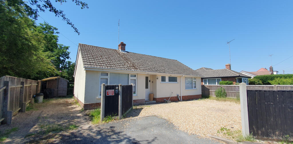 2 bed Detached bungalow for rent in Fordingbridge. From Crown House Lettings - Ringwood