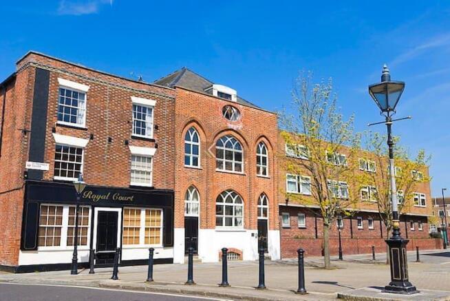3 bed 1st Floor Flat for rent in Southampton. From Crown House Lettings - Ringwood 3 bed 1st Floor Flat for rent in Southampton. From Crown House Lettings - Ringwood