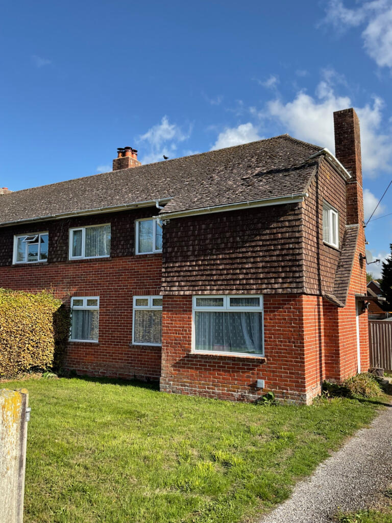 3 bed End of Terrace for rent in Edmondsham. From Crown House Lettings - Ringwood