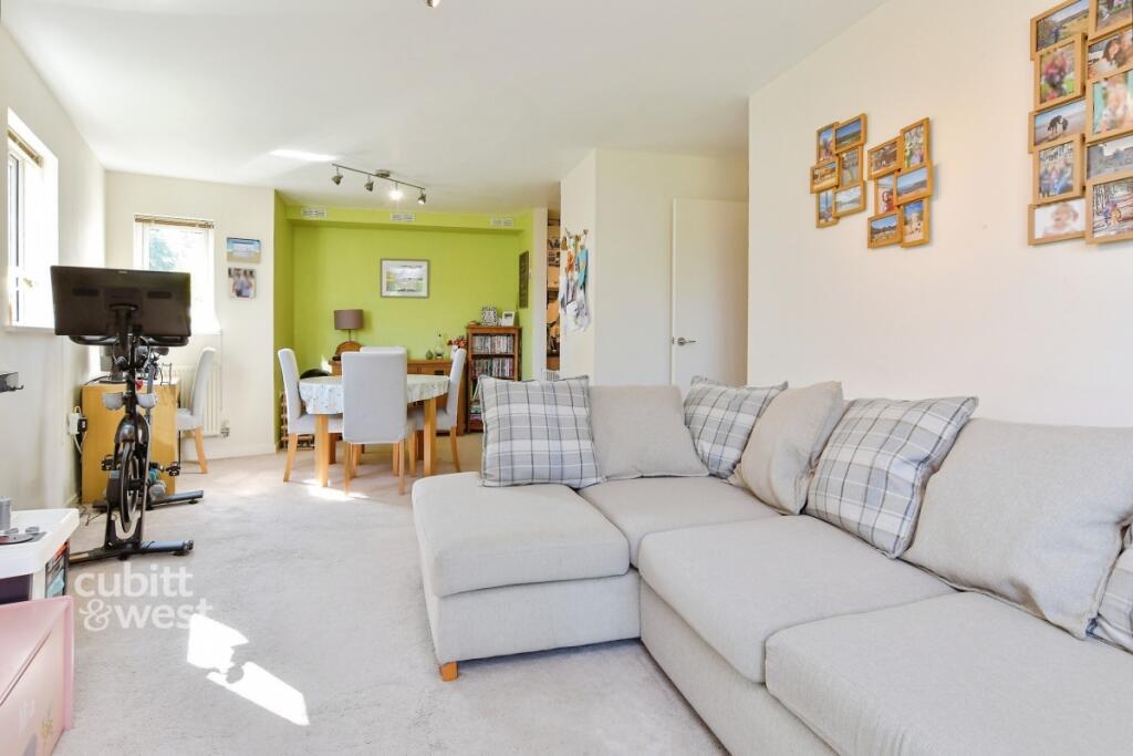 2 bed Apartment for rent in Leatherhead. From Cubitt & West - Sutton 2 bed Apartment for rent in Leatherhead. From Cubitt & West - Sutton