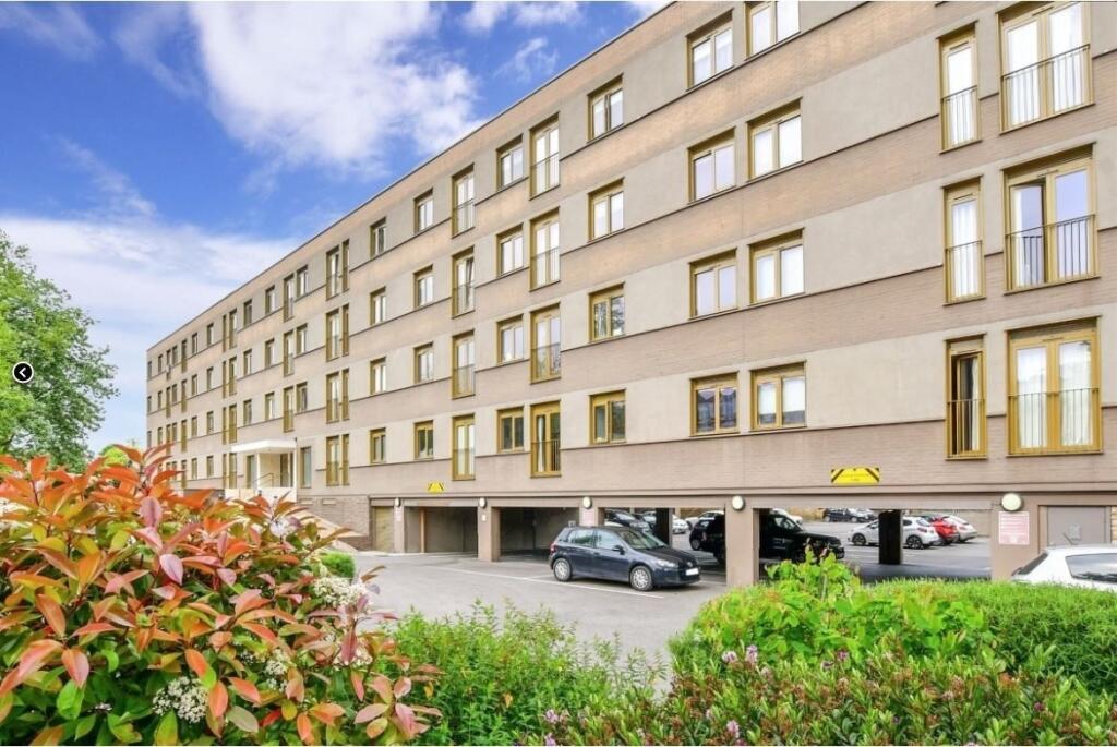4 bed Apartment for rent in Worcester Park. From Cubitt & West - Sutton