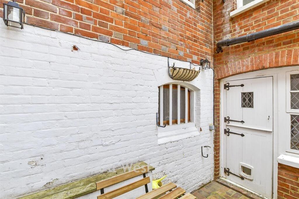 2 bed Mid Terraced House for rent in Dorking. From Cubitt & West - Sutton