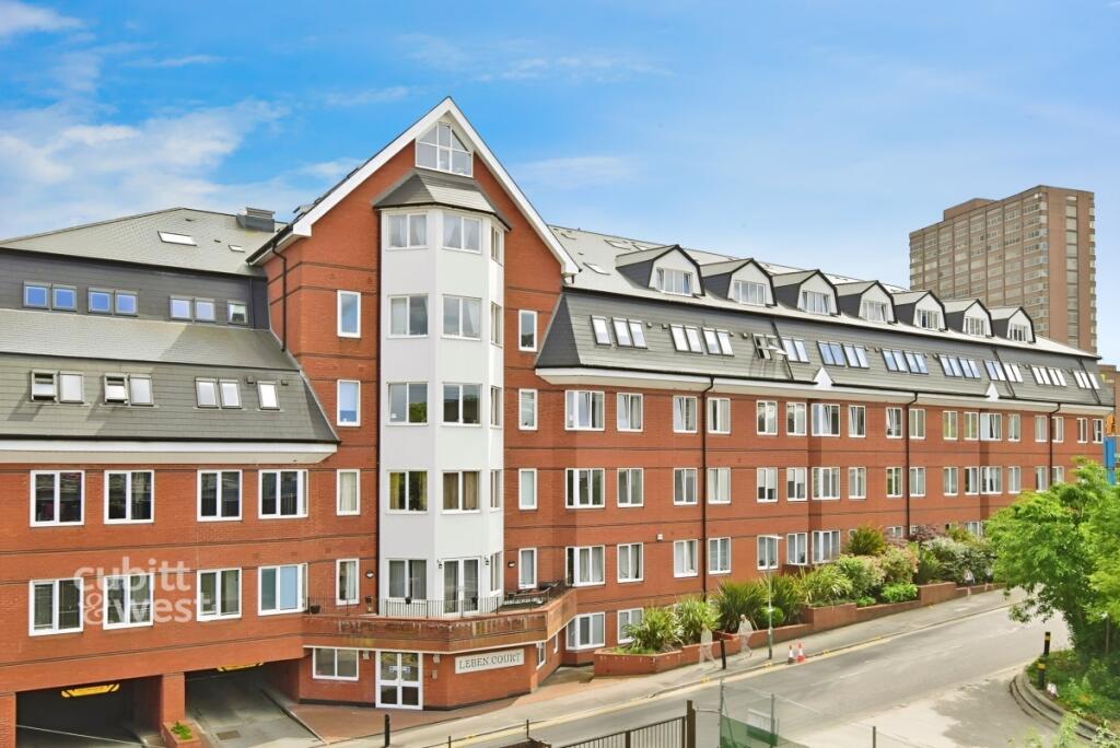 3 bed Apartment for rent in Carshalton. From Cubitt & West - Sutton 3 bed Apartment for rent in Carshalton. From Cubitt & West - Sutton