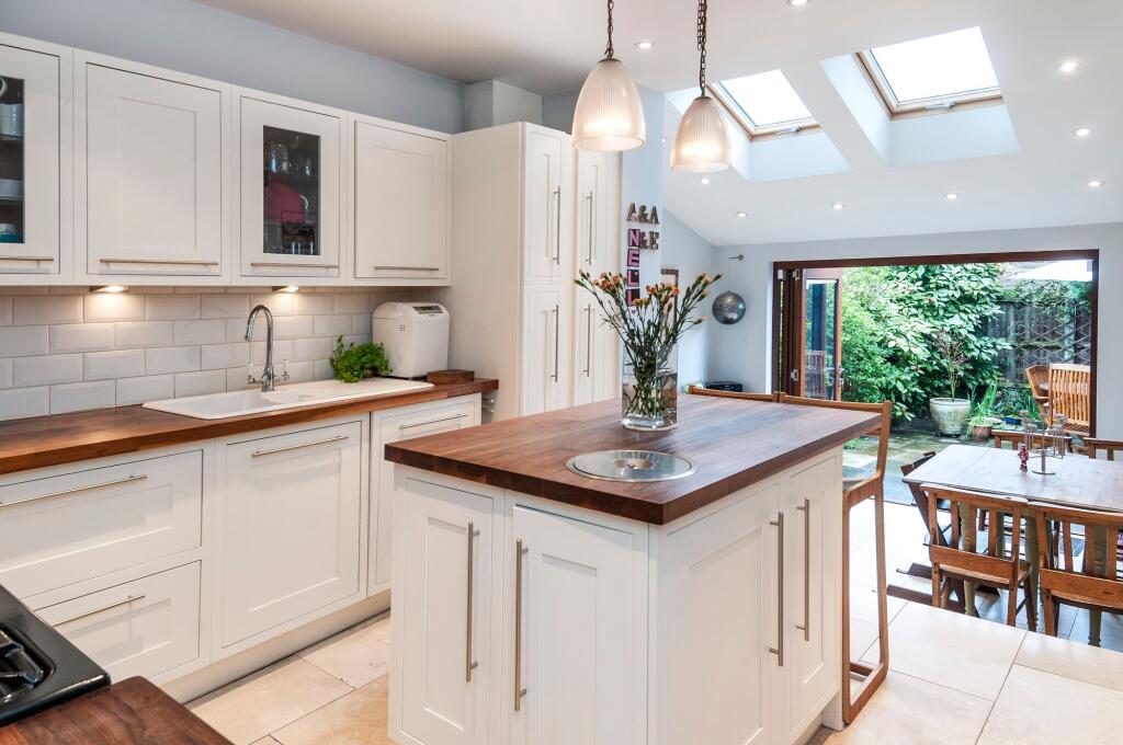 2 bed Apartment for rent in London. From Daniel Cobb - Kennington