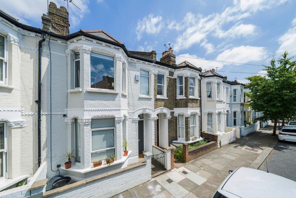 3 bed Mid Terraced House for rent in London. From Daniel Cobb - Kennington