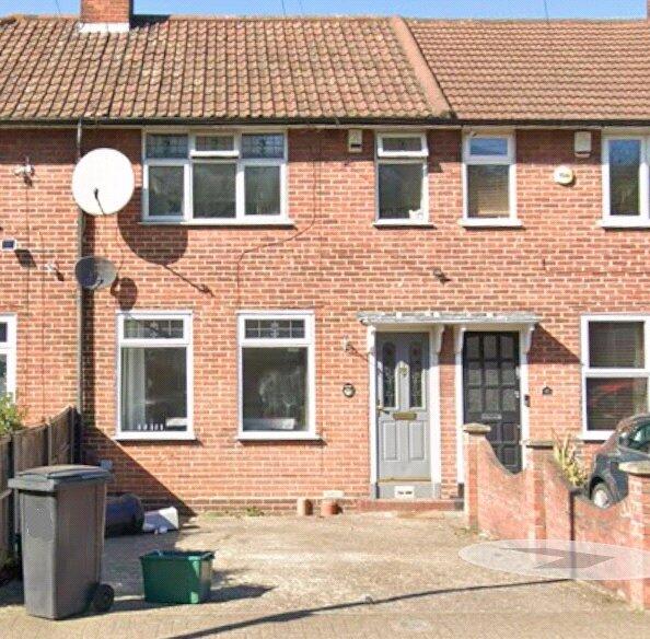 2 bed Mid Terraced House for rent in Eltham. From Daniels Property Services - Bromley
