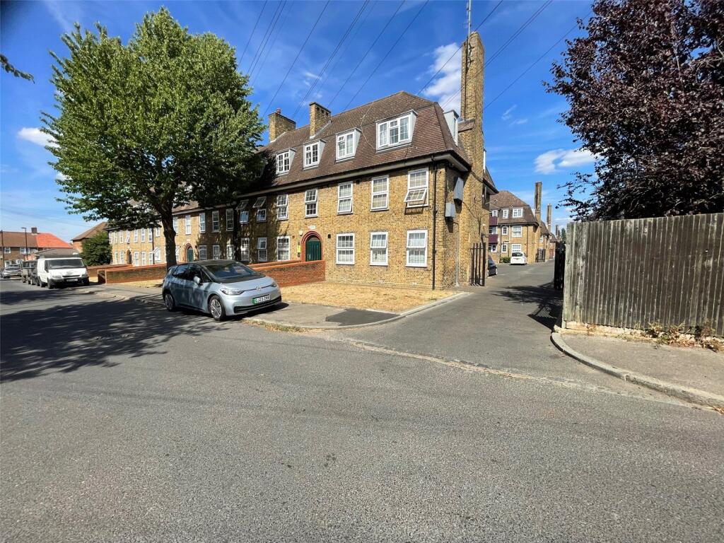 2 bed Apartment for rent in Catford. From Daniels Property Services - Bromley