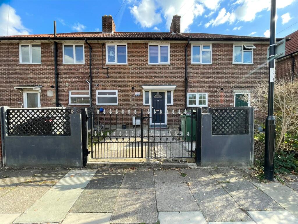 3 bed Mid Terraced House for rent in Beckenham. From Daniels Property Services - Bromley
