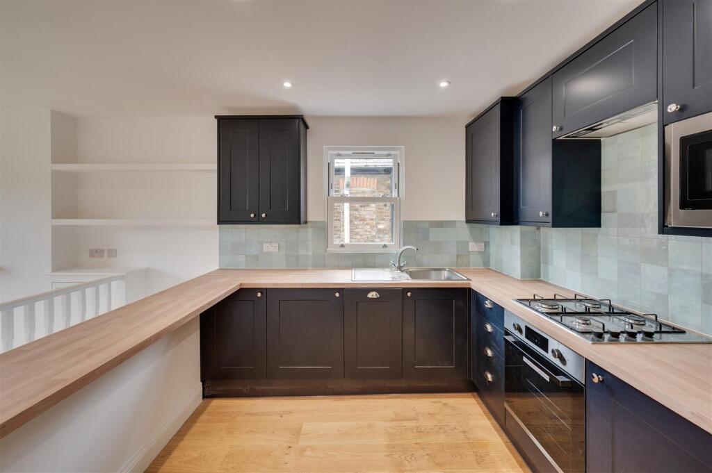 2 bed Annexe for rent in London. From Daniels - Willesden Green