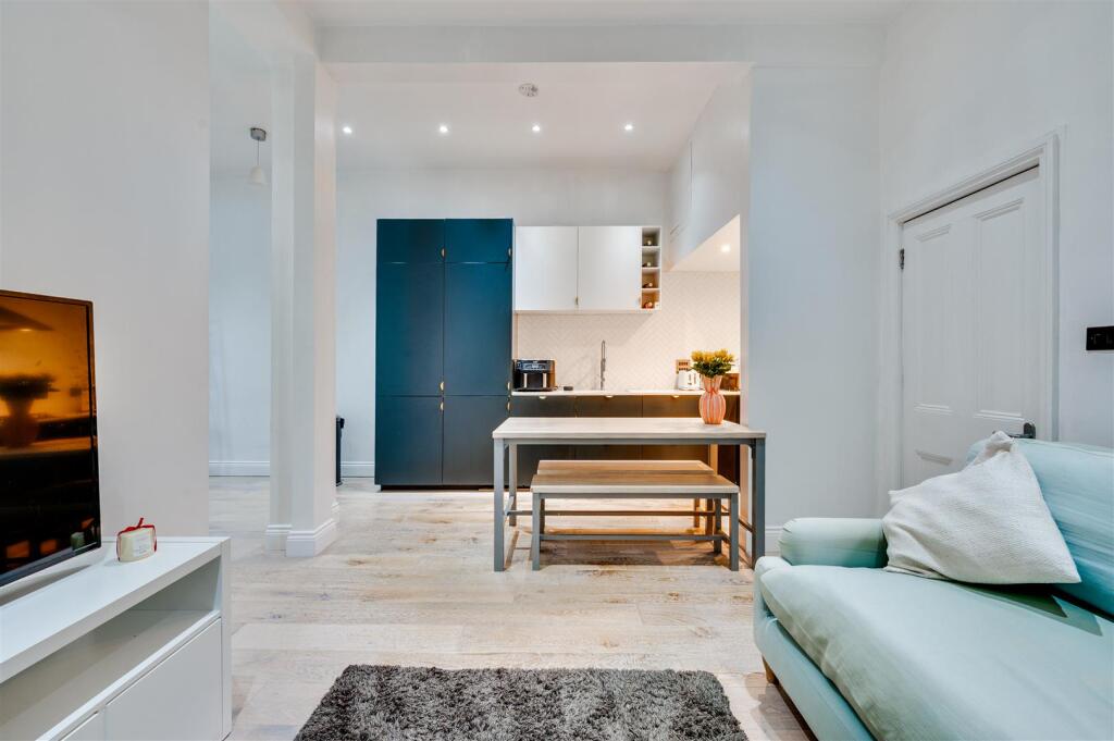2 bed Annexe for rent in London. From Daniels - Willesden Green