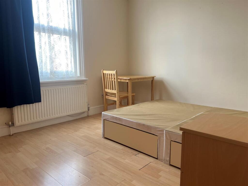 4 bed Studio for rent in London. From Daniels - Willesden Green 4 bed Studio for rent in London. From Daniels - Willesden Green