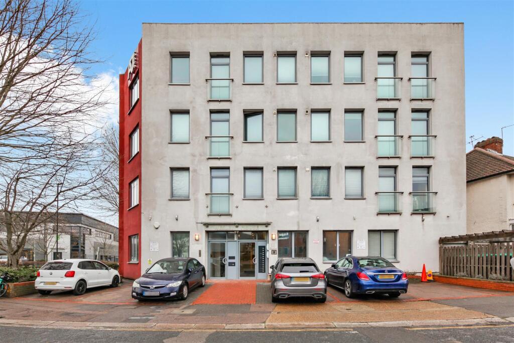 1 bed 1st Floor Flat for rent in London. From Daniels - Willesden Green