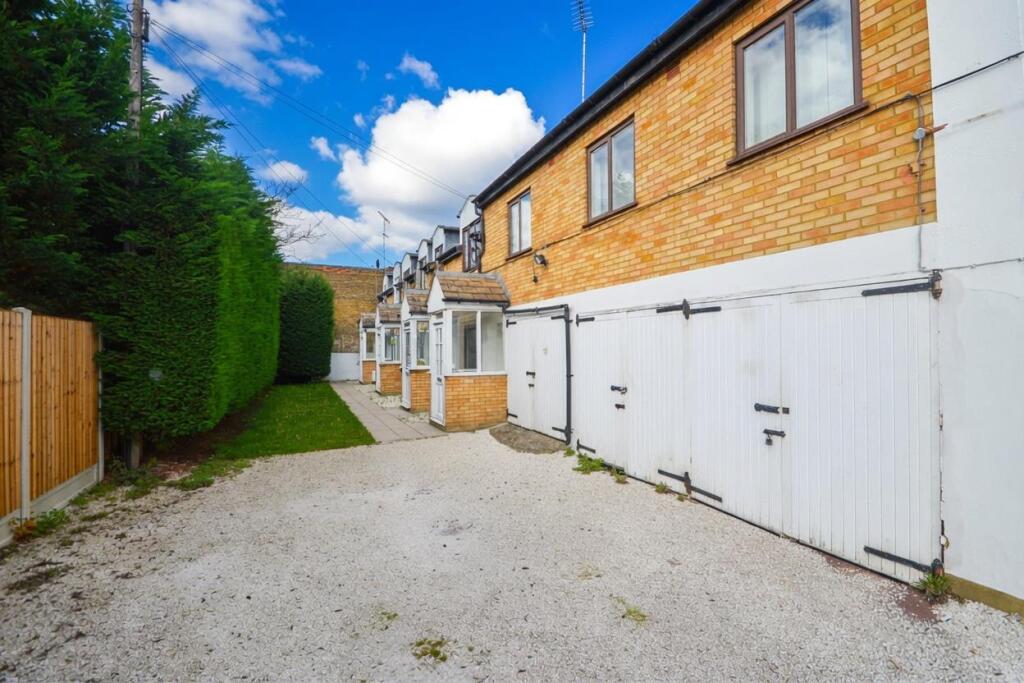 1 bed 1st Floor Flat for rent in Willesden. From Daniels - Willesden Green