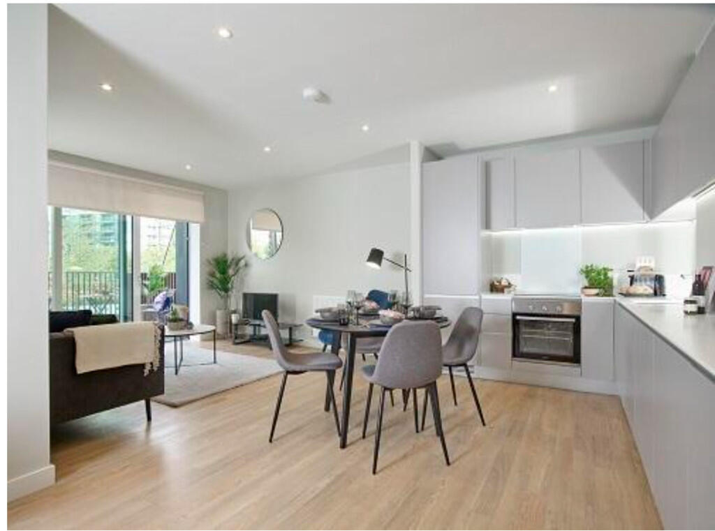 2 bed Apartment for rent in London. From David Astburys Ltd - London