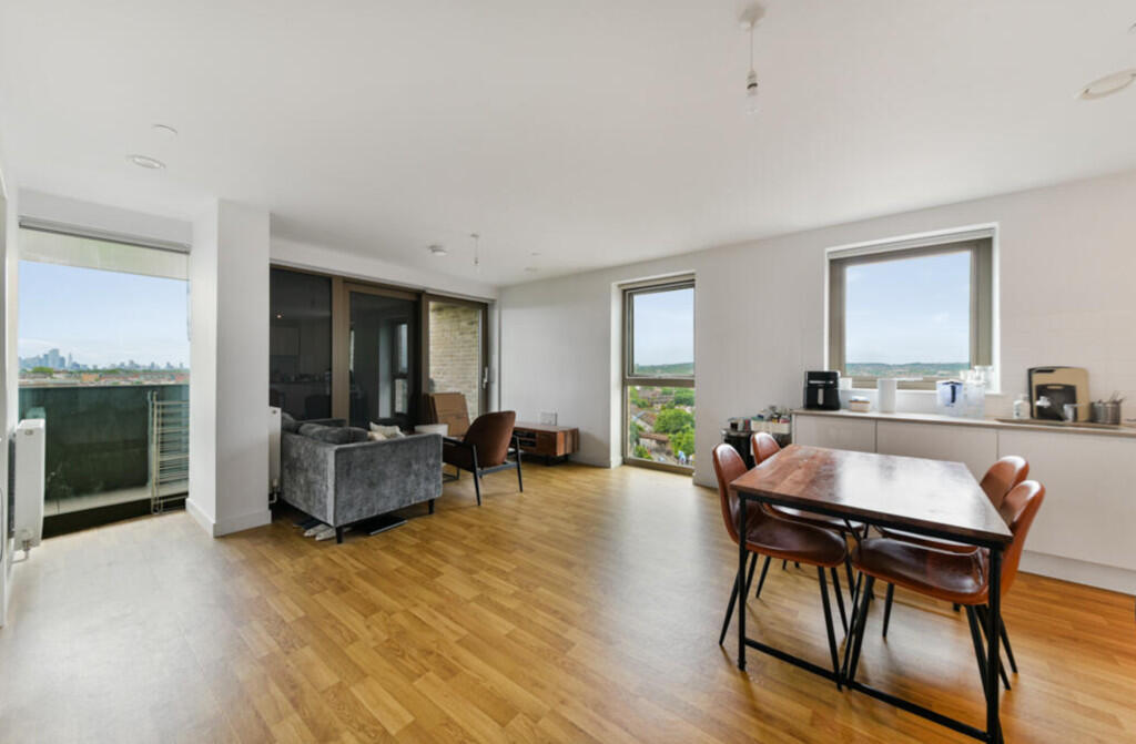 2 bed Apartment for rent in London. From David Astburys Ltd - London