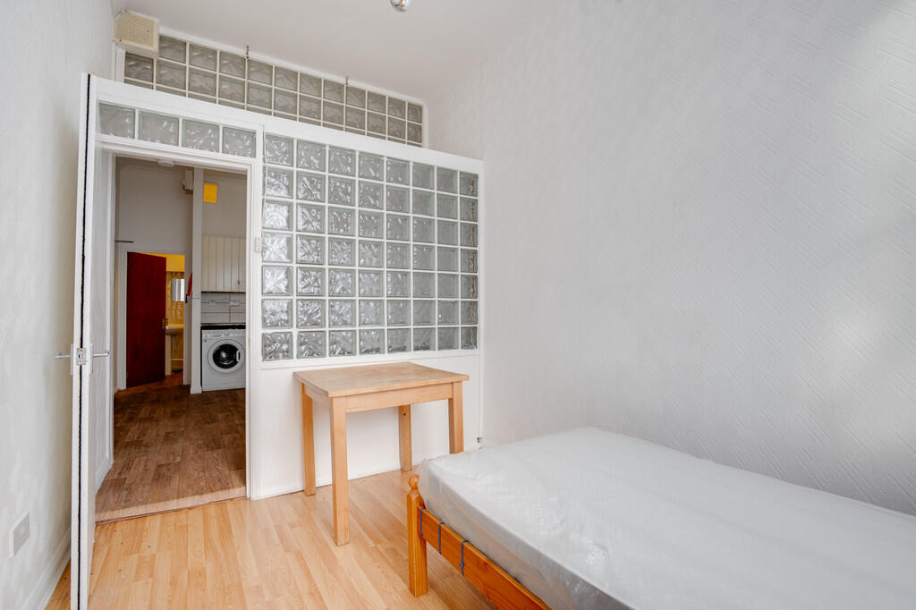 2 bed Apartment for rent in London. From David Astburys Ltd - London