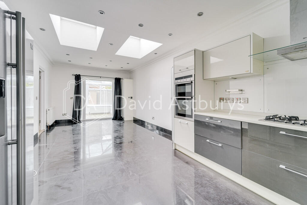 3 bed Apartment for rent in London. From David Astburys Ltd - London
