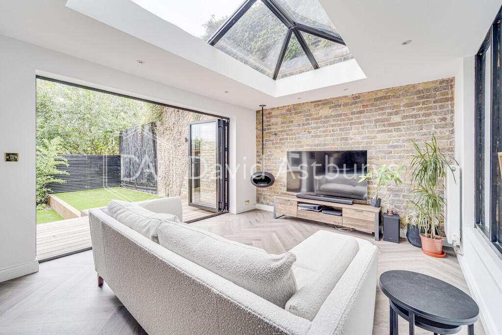 2 bed House (unspecified) for rent in Hornsey. From David Astburys Ltd - London