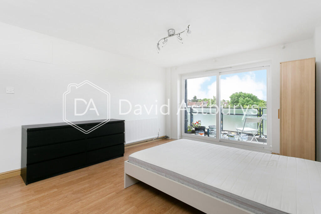 3 bed Apartment for rent in Friern Barnet. From David Astburys Ltd - London