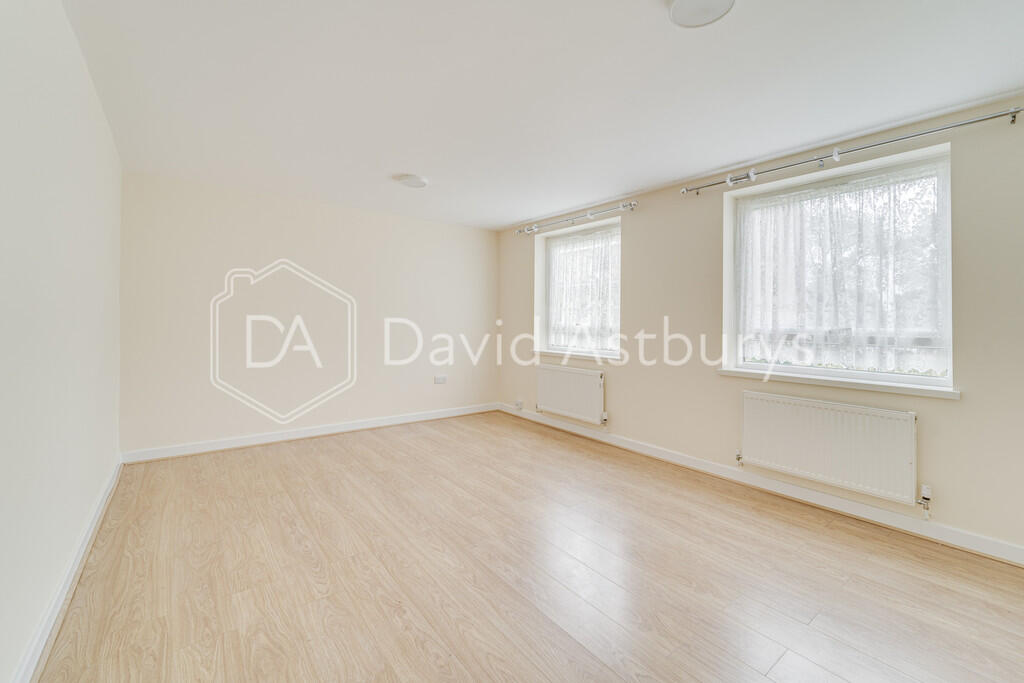 3 bed Apartment for rent in Friern Barnet. From David Astburys Ltd - London