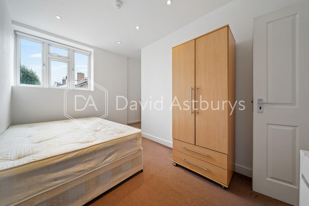 3 bed Apartment for rent in London. From David Astburys Ltd - London