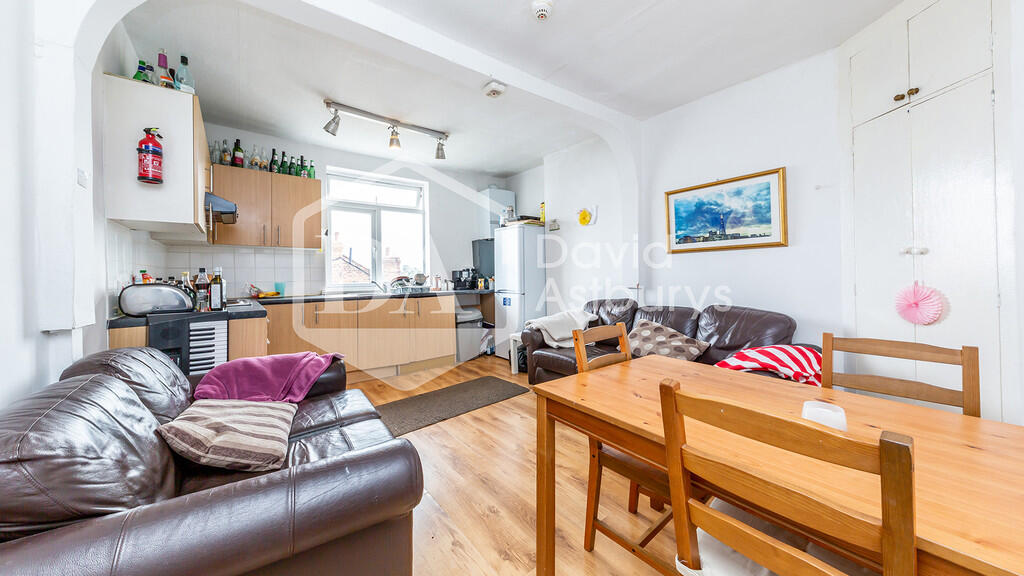 4 bed Apartment for rent in Hornsey. From David Astburys Ltd - London