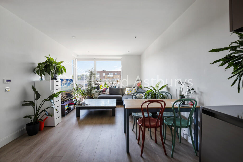 2 bed Apartment for rent in London. From David Astburys Ltd - London