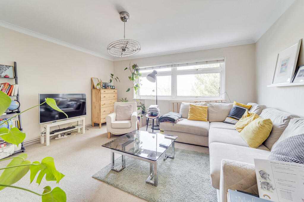 3 bed Apartment for rent in Hornsey. From David Astburys Ltd - London