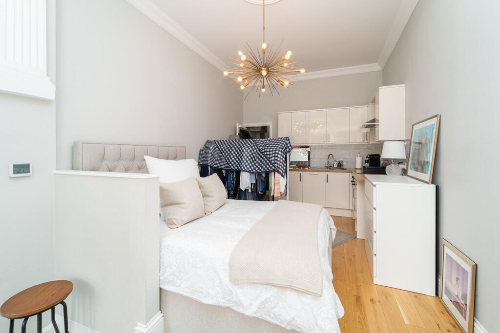 4 bed Apartment for rent in London. From David Astburys Ltd - London