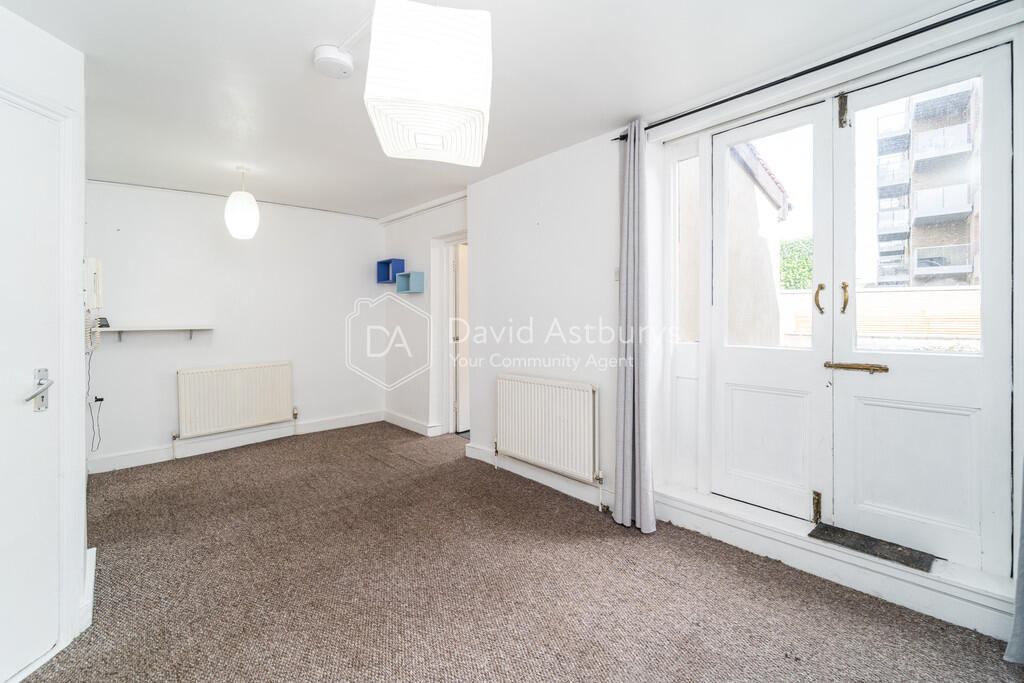 4 bed 1st Floor Flat for rent in London. From David Astburys Ltd - London