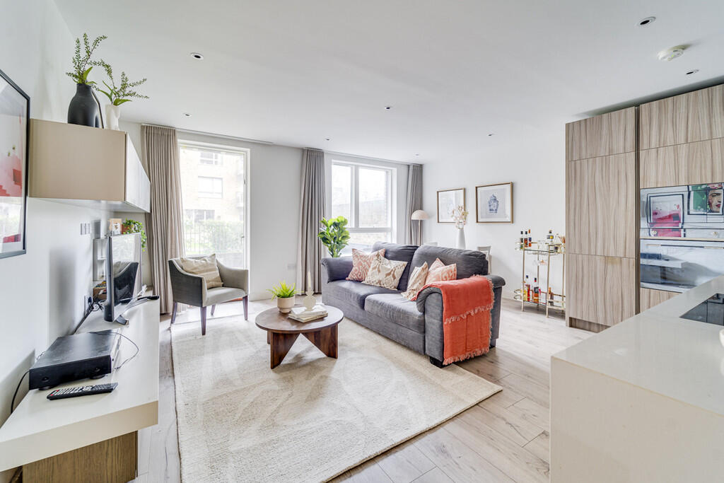 2 bed Apartment for rent in London. From David Astburys Ltd - London