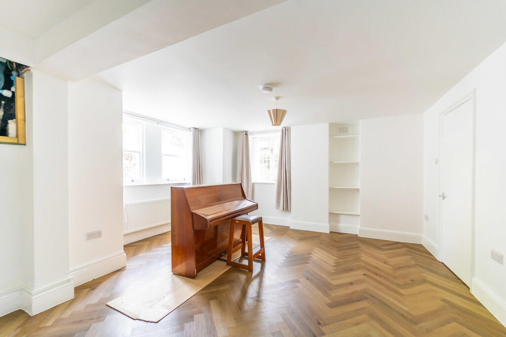 4 bed Apartment for rent in Hornsey. From David Astburys Ltd - London 4 bed Apartment for rent in Hornsey. From David Astburys Ltd - London