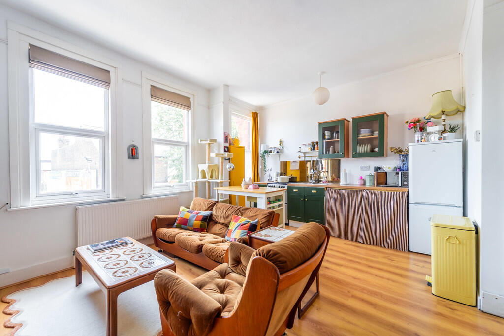 2 bed Apartment for rent in Crews Hill. From David Astburys Ltd - London 2 bed Apartment for rent in Crews Hill. From David Astburys Ltd - London