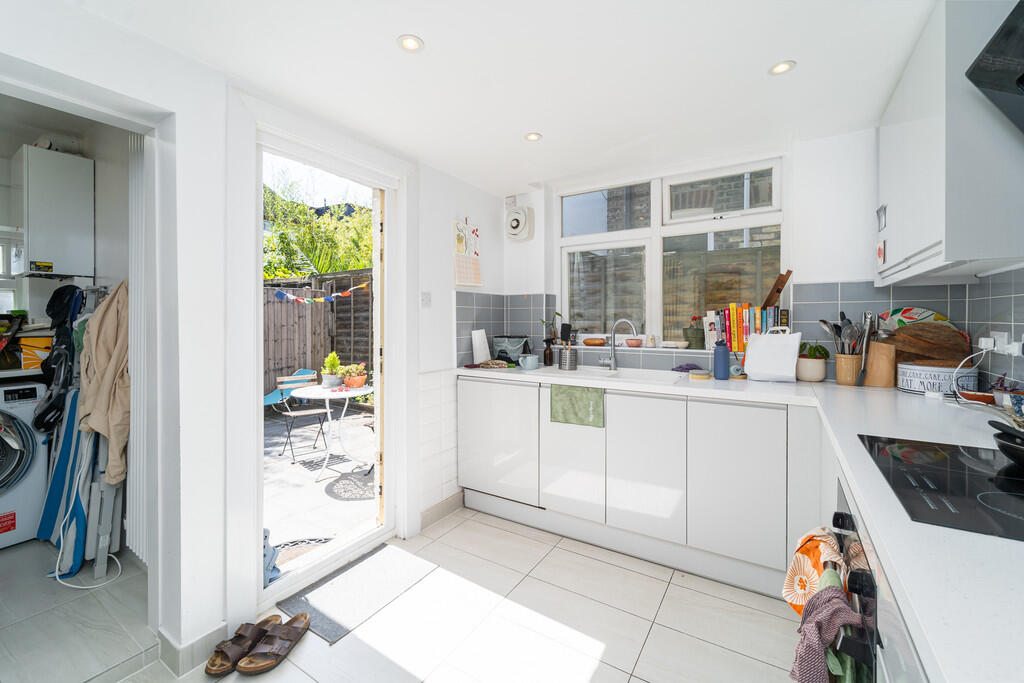 2 bed Apartment for rent in Wood Green. From David Astburys Ltd - London