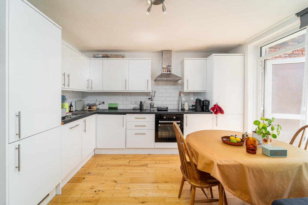 4 bed Mid Terraced House for rent in Tottenham. From David Astburys Ltd - London 4 bed Mid Terraced House for rent in Tottenham. From David Astburys Ltd - London